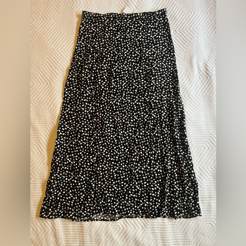 NWT - Topshop - 100% viscose - Black and White Patterned Skirt